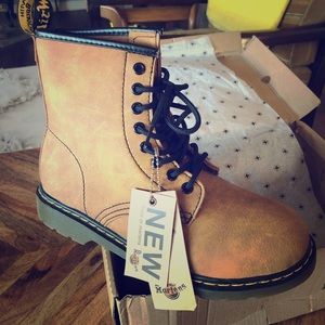 Dr Martens Boots NIB